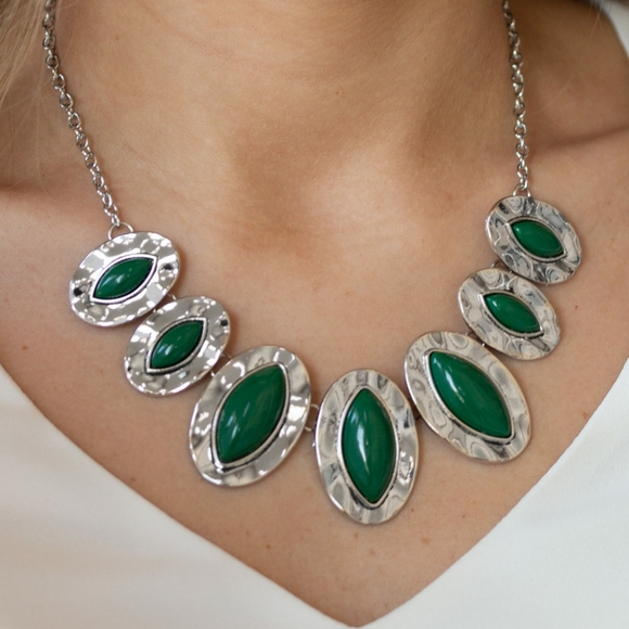 paparazzi Jewelry - Necklace & Earrings Set paparazzi Jewelry - Necklace & Earrings Set